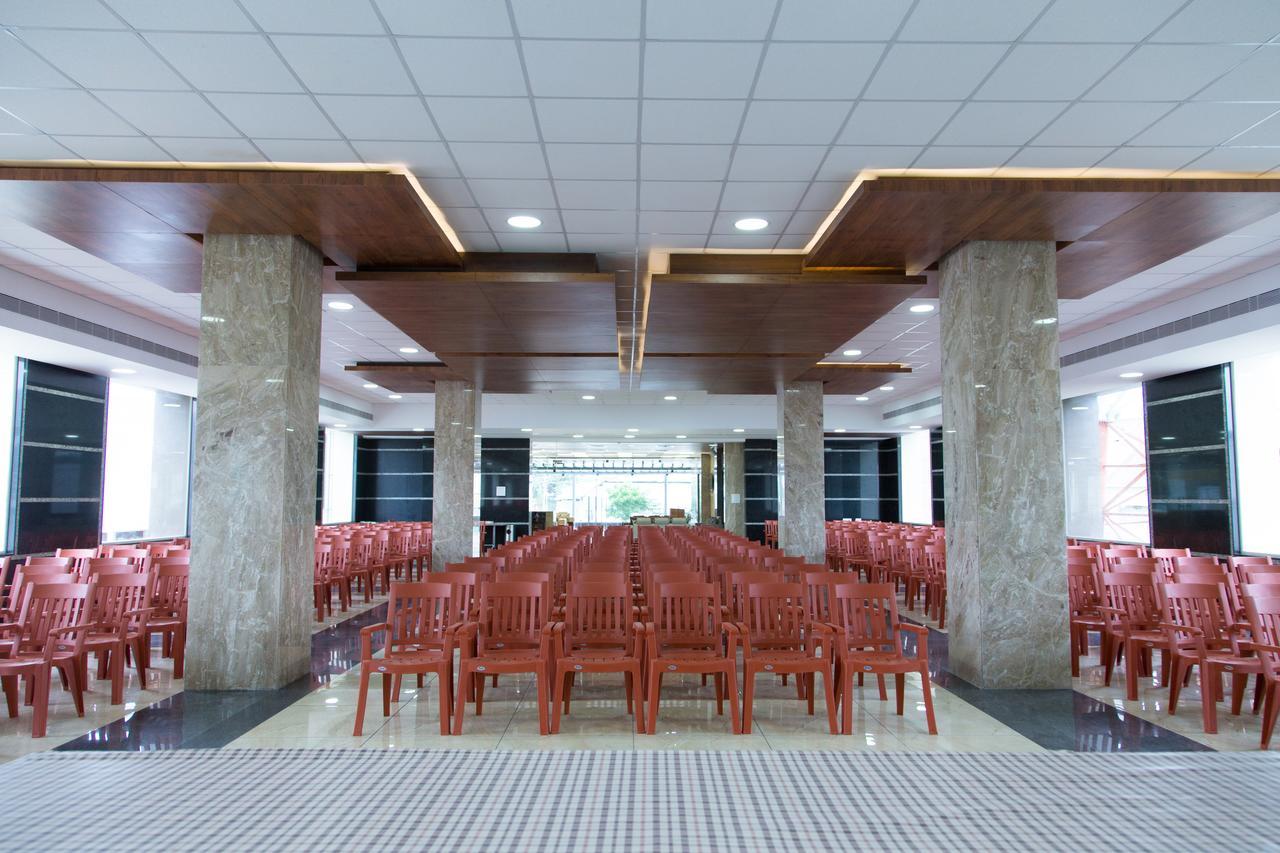 Hotel Hills Tirupattur Tiruppatur Exteriör bild