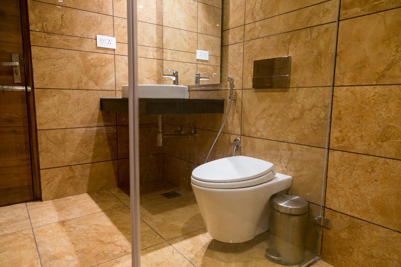 Hotel Hills Tirupattur Tiruppatur Exteriör bild