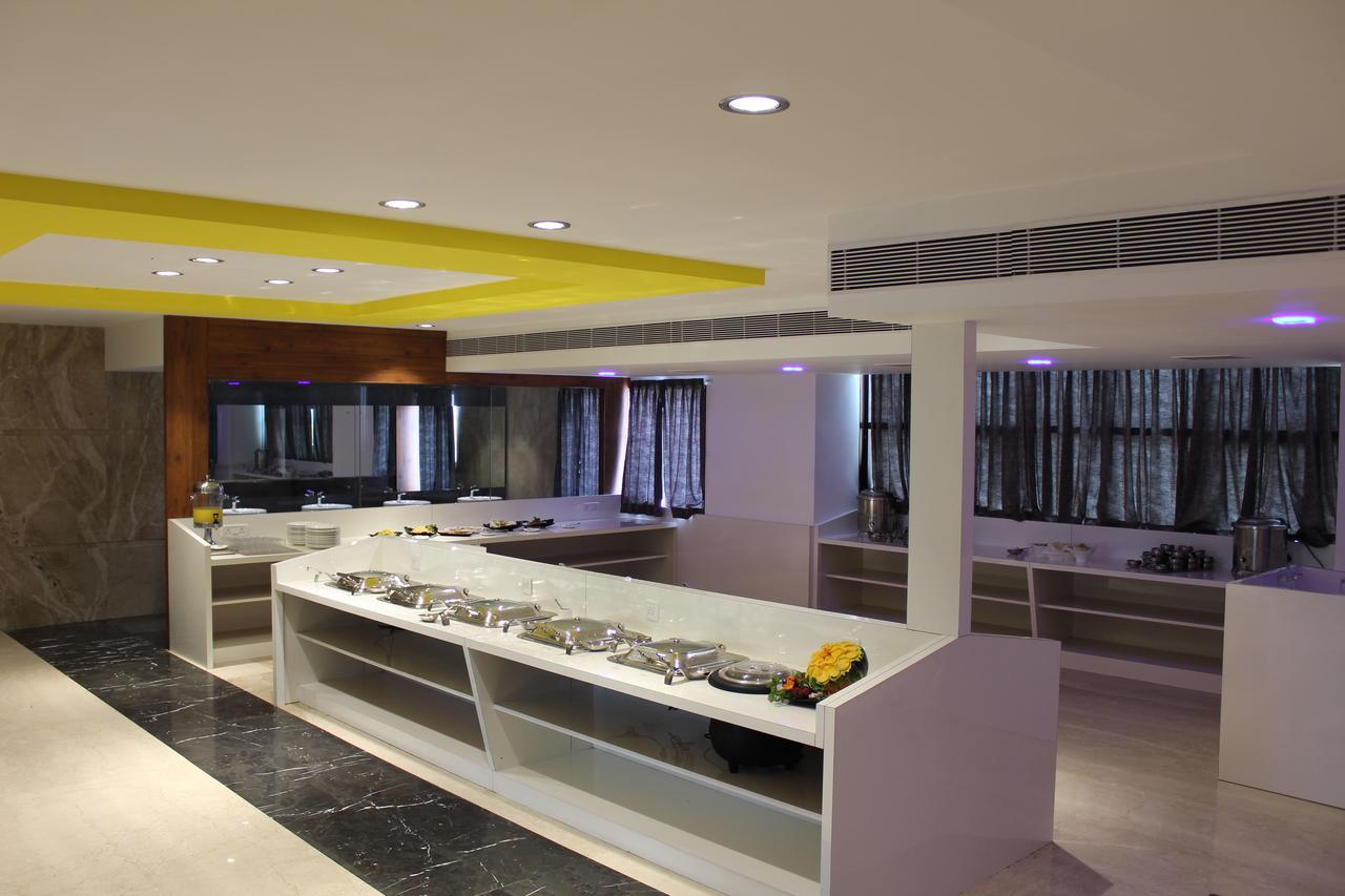 Hotel Hills Tirupattur Tiruppatur Exteriör bild