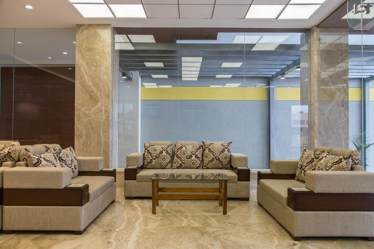 Hotel Hills Tirupattur Tiruppatur Exteriör bild