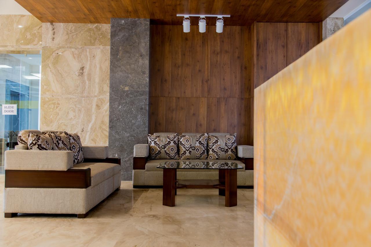 Hotel Hills Tirupattur Tiruppatur Exteriör bild