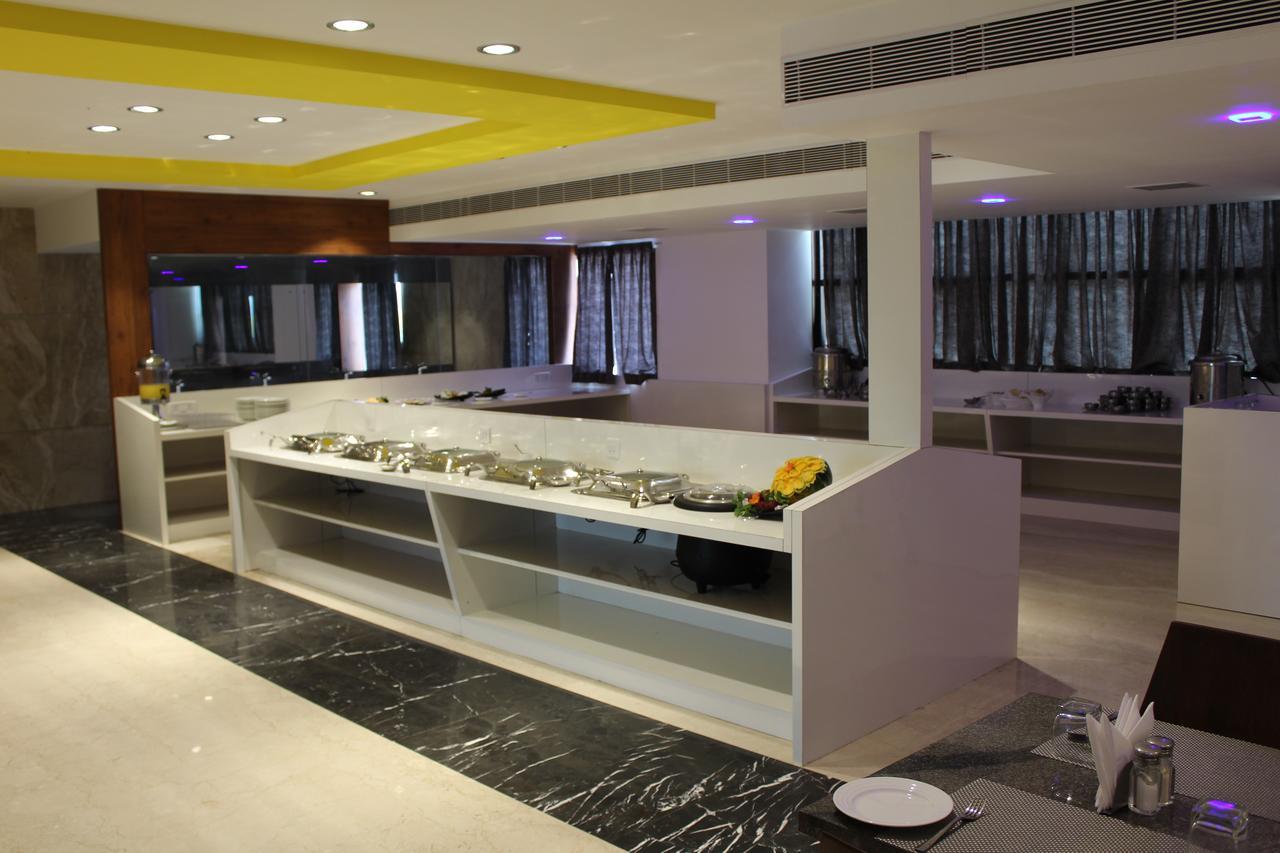 Hotel Hills Tirupattur Tiruppatur Exteriör bild