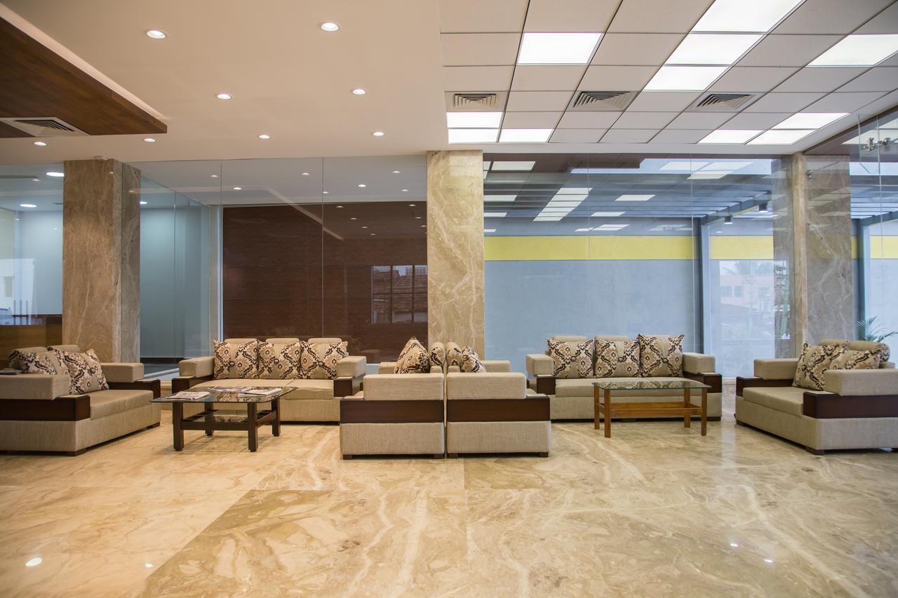 Hotel Hills Tirupattur Tiruppatur Exteriör bild